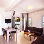 Romanos Beach Villas Apartmanhotel