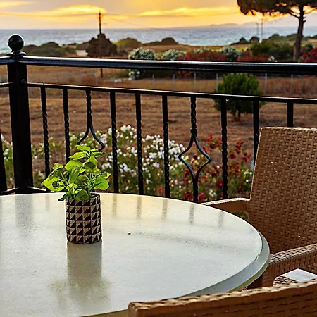 Romanos Beach Villas アパートホテル Romanós