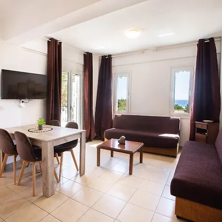 Romanos Beach Villas 4* Romanós