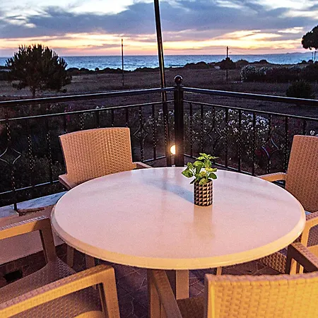 Romanos Beach Villas アパートホテル 4*