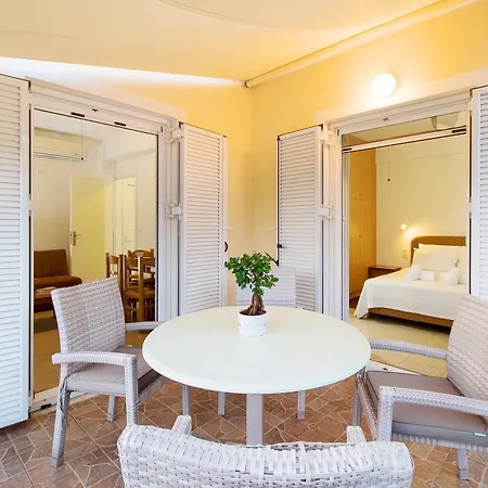 Romanos Beach Villas 4* Romanós