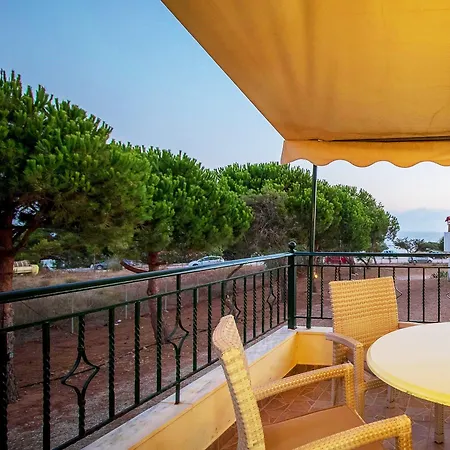 アパートホテル Romanos Beach Villas