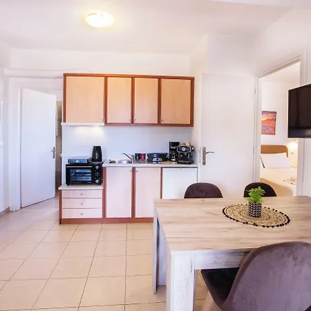 Aparthotel Romanos Beach Villas 4*