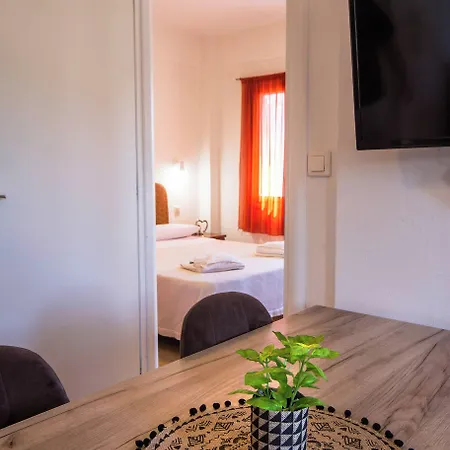 アパートホテル Romanos Beach Villas 4*