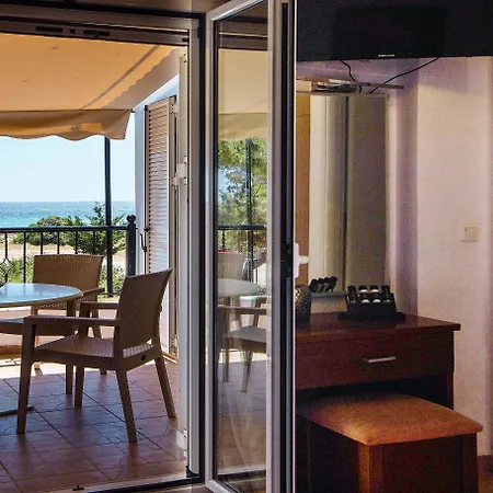 Aparthotel Romanos Beach Villas 4*