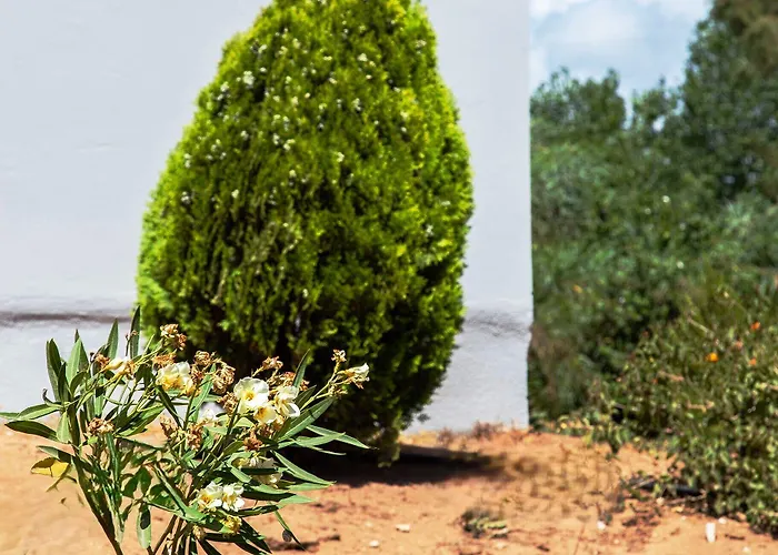 Romanos Beach Villas 4*