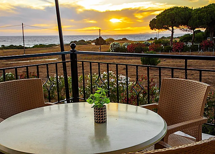 Aparthotel Romanos Beach Villas